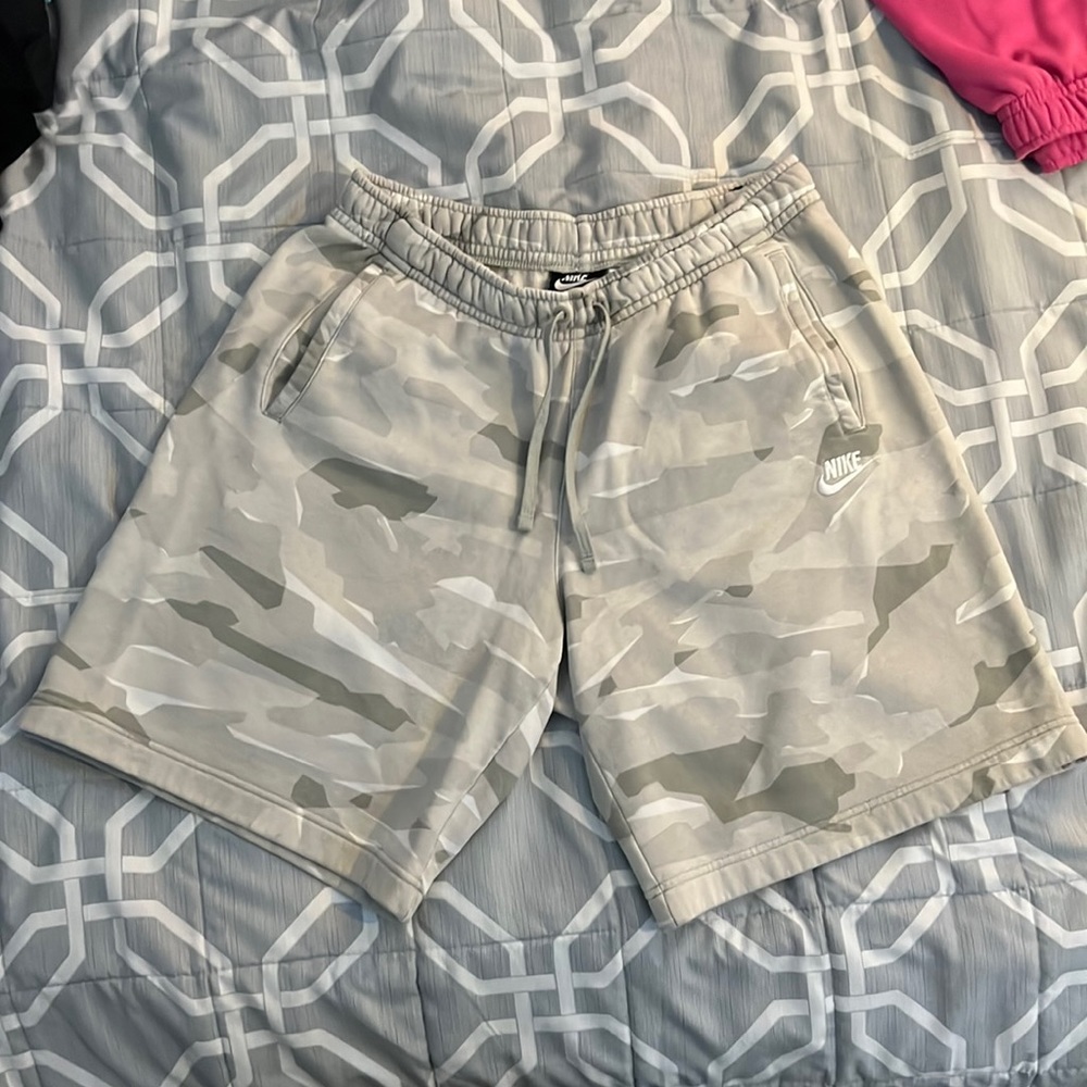 REVERSE CAMO NIKE SHORTS 💂